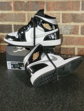 Nike Air Jordan 1 Mid SE "Black/White/Metallic Silver/Metallic Gold" Mens 8